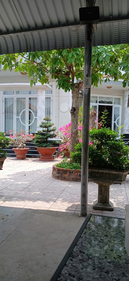 Cần bán BIỆT THỰ SANG TRỌNG trong khuôn viên đất rộng 2.400m2 sát DT 870 dẫn Cầu Rạch miễu 2.