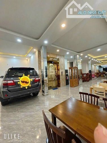 Bán tòa nhà mặt tiền Nguyễn văn Quá-Q12. Đang có hợp đồng 120tr/th