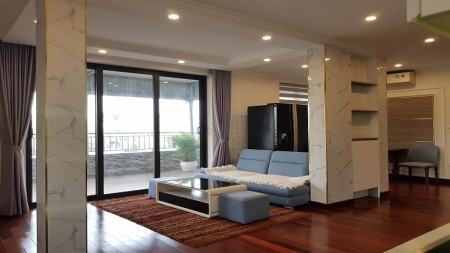 Cho thuê căn hộ dịch vụ tại Yên Phụ, Tây Hồ, 100m2, 1PN, ban công, view hồ, đủ đồ đẹp