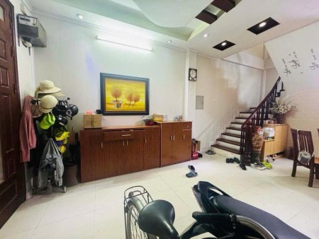 8 tỷ - 40m - 5 tầng - Dịch Vọng Hậu, Cầu Giấy, Hà Nội