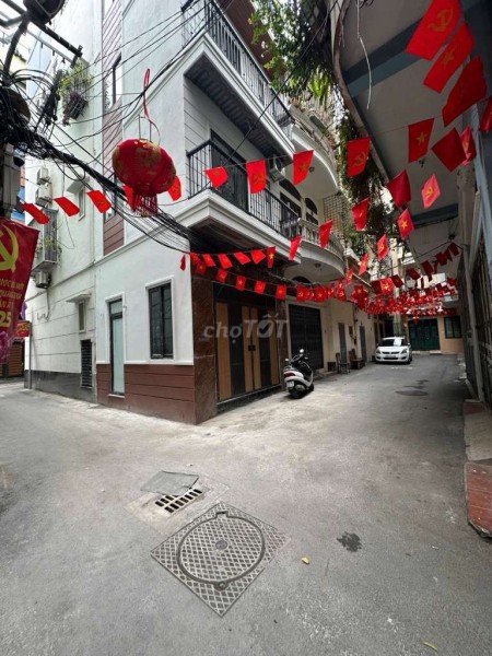 Nhà mới ở ngay, phân lô, ô tô đỗ đầu ngõ, tại Thanh Xuân