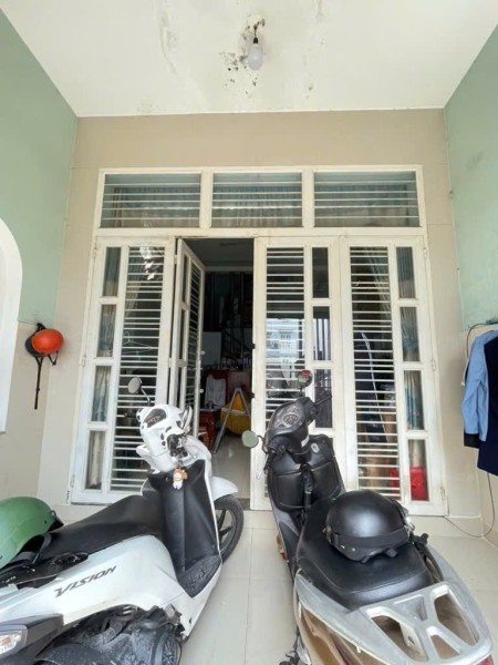 Bán nhà 2 mặt tiền, gần Vincom Lê Văn Việt, hẻm xe hơi tới nhà, hẻm thông/ 58m2 / 4,7 tỷ, Quận 9