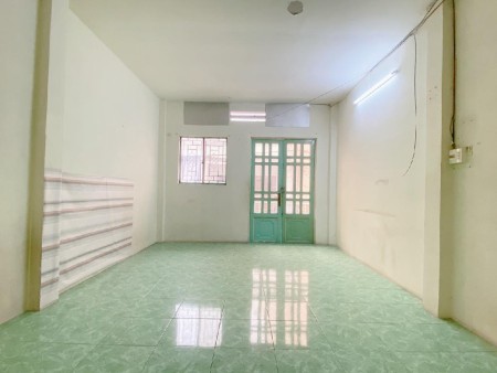 Gấp bán nhà đường Thành Thái, Q10 - Hẻm ô tô - 50m² - Chỉ 8.3 tỷ - Khu vực dân trí cao