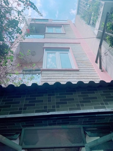 Nhà bán chính chủ 1 trệt, 3 lầu chỉ hơn 3 tỷ
