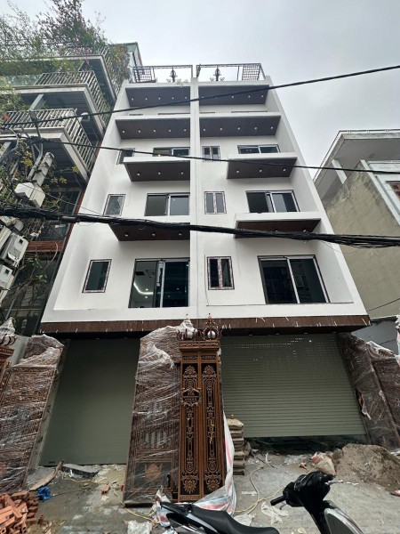 Nhà Nguyễn Văn Cừ - Long Biên - Nhà đẹp - Ô tô 7 chỗ vào nhà - Full nội thất - Kinh doanh