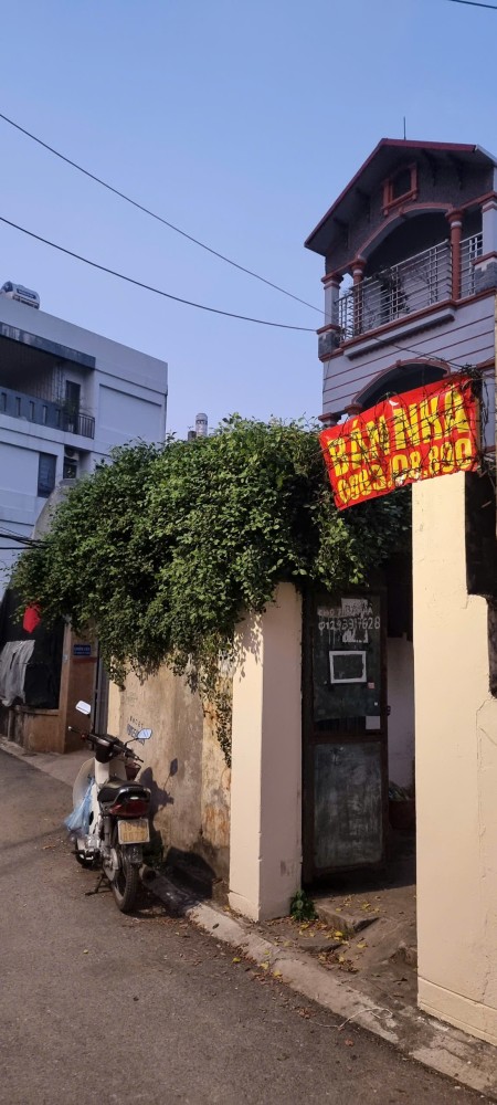 Bán nhà tại 24 Ngõ 114/2 Tân Phong, DT 62m2, Ngõ thông vòng quanh ô tô vào nhà, gần đường lớn