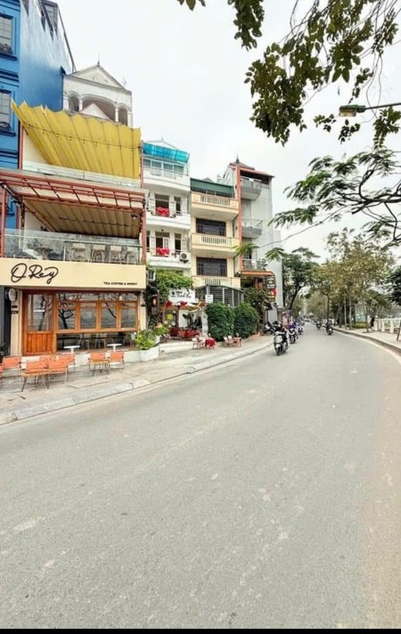 Mặt phố Hoàng Hoa Thám - Ba Đình - Ô tô ngủ trong nhà - Kinh doanh - Lô góc 4 mặt thoáng - Rộng