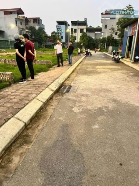 Bán đất đấu giá Đại Áng, Thanh Trì, HN, 90m phân lô, vỉa hè, ô tô, đường 8m, giá chỉ 8,3 tỷ.