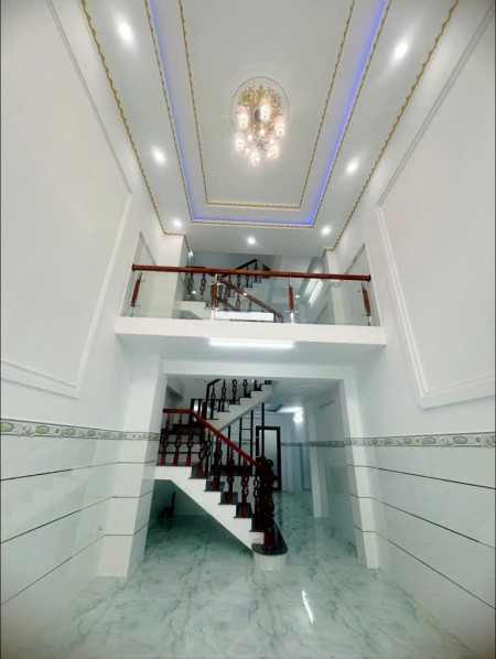 Bán nhà nhựa 8m, gần chợ Bình Trị Đông, 5 lầu, giá 6.3 tỏi