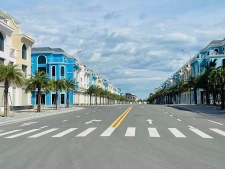 Căn khách sạn 8 tầng HT41 giá 36 tỷ view biển sân golf