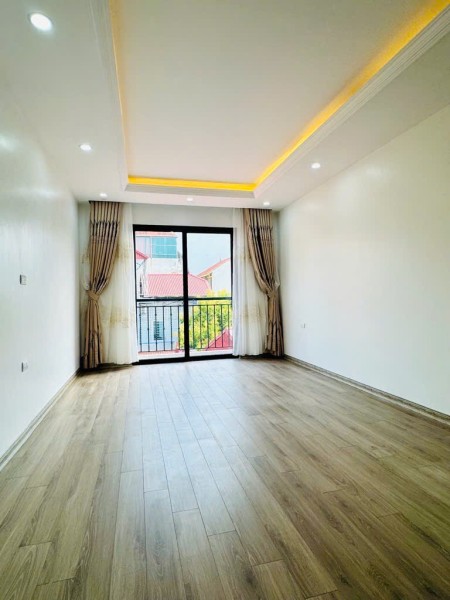Bán nhà 6 tầng, có thang máy – Hệ thống chống cháy – Ngõ rộng, ô tô đỗ cửa – Tiện ích bạt ngàn