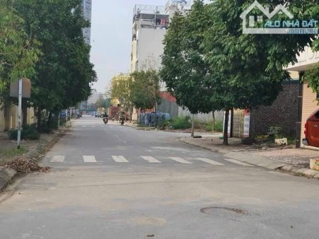 Bán nhà mặt đường Yên Kiện, Ngọc Hồi, mặt phố, vỉa hè, 115m, 5.5 tỷ