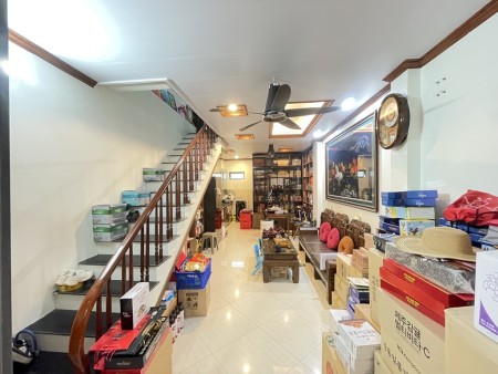 Bán nhà Hồng Tiến, Long Biên diện tích 42 mét, 4 tầng dân xây kiên cố, gần ô tô tránh, giá 7.35 tỷ