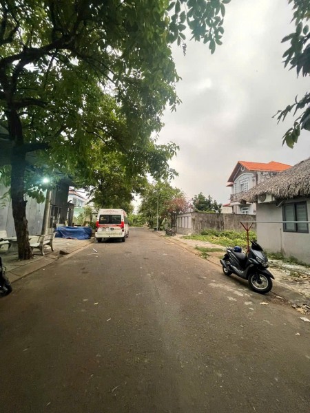 Thủ Đức – Đất khu biệt thự mặt tiền Quốc lộ 13. Diện tích: 10 x 25m – Giá: 14.8 tỷ