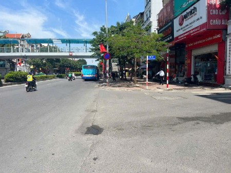 Bán nhà 31 m phố Ngọc Thụy, giá 5.5 tỷ