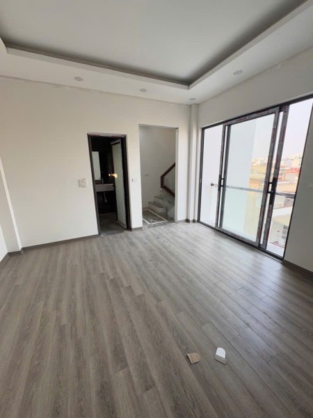 Bán nhà Việt Hưng – Nhà mới kính koong, diện tích 45m² x 6 tầng – Nhỉnh 5 tỷ