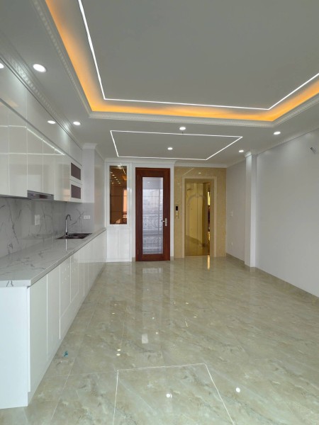 Nhà đẹp Phố Cầu Giấy mặt tiền nhỉnh 4 M, 6 Tầng đủ công năng tiện ích