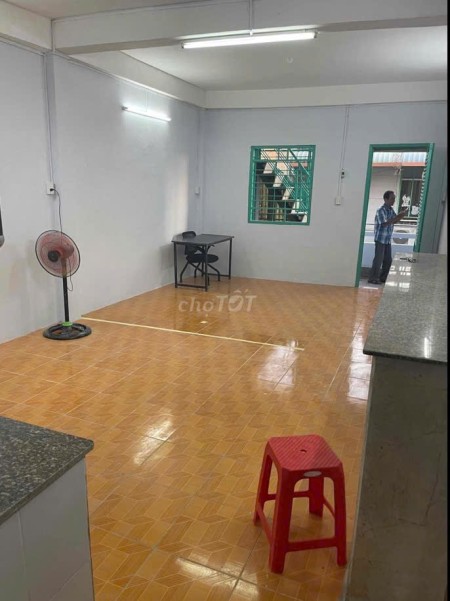 Bán căn hộ tập thể tầng 4 mặt tiền đường Lê Văn Sỹ Q. Tân Bình