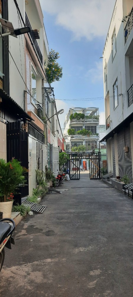 Bán nhà trệt 2 lầu đường 5 Linh Xuân Thủ Đức, Lh: 0909428959
