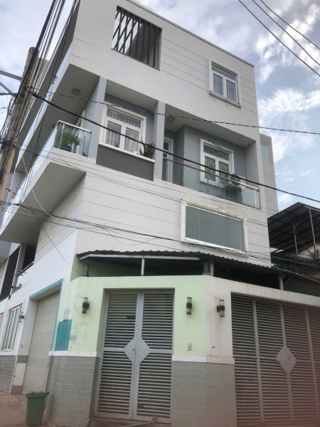 Gò Vấp, bán nhà mặt tiền ven sông, diện tích 8x18m, 4 tầng