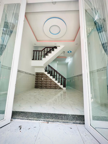 Kẹt tiền nên cần bán gấp căn nhà mới xây xong, nằm sát chợ Mỹ Hạnh Nam - Giá bán lỗ 825 triệu
