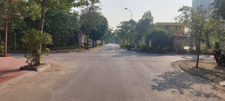 Bán đất siêu phẩm Hà Đông, có nhà C4 - Mặt tiền rộng - Giá chỉ 5 tỷ