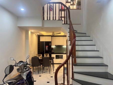 Siêu phẩm quận Hà Đông nhỉnh 5 tỷ, 5 tầng, xây cẩn thận, đủ nội thất – Giao thông thuận tiện