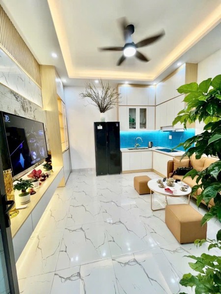 Nhà Đẹp Trung tâm Quận Hoàng Mai Gần ô tô 39M 3 Tầng Giá 5.860 Tỷ
