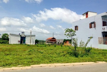 Bán nhanh (5x60 = 300m²) đất thổ cư mặt tiền đường nhựa Tỉnh lộ, đã có sổ hồng riêng. Giá 460 triệu