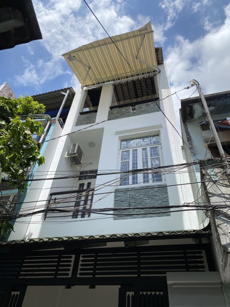 Bán nhà 3 tấm kiên cố 4x18 gần Đầm Sen – Giá tốt