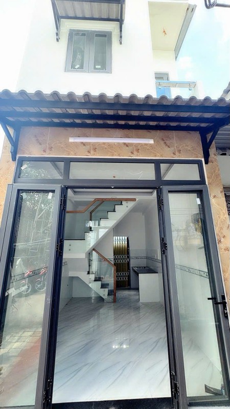 Chính chủ bán nhà đẹp hẻm Bùi Văn Ba, trung tâm Q7, 1 trệt - 1 lầu - Ban công ( 2 p.ngủ )