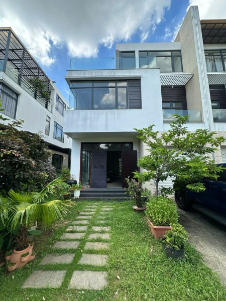 Bán gấp Villa Lucasta – Khang Điền 230m2 30,5 tỷ thỏa thuận 0918030292