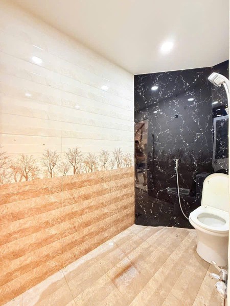 Nhà Đẹp - 1 Lầu, Mới Hoàn Thiện - Xe Hơi Đậu Kế Nhà