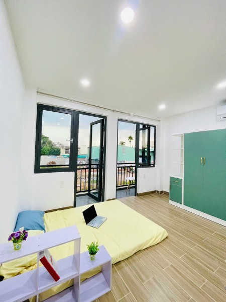 Khai trương căn hộ ban công nội thất cao cấp, cửa vân tay xin xò