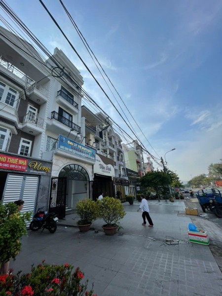 BINGO cho mặt bằng giá rẻ, khu người nước ngoài