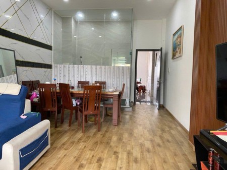 Cần cho thuê nguyên căn mặt tiền 3/2 giá tốt kết cấu 7 tầng có thang máy