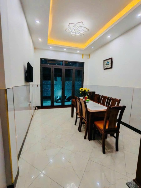 Nhà Nguyễn Đức Cảnh Hoàng Mai. DT 45m2 MT 3,5m 5 Tầng. Nhà đẹp, ô tô ngay cửa. 11.3Tỷ