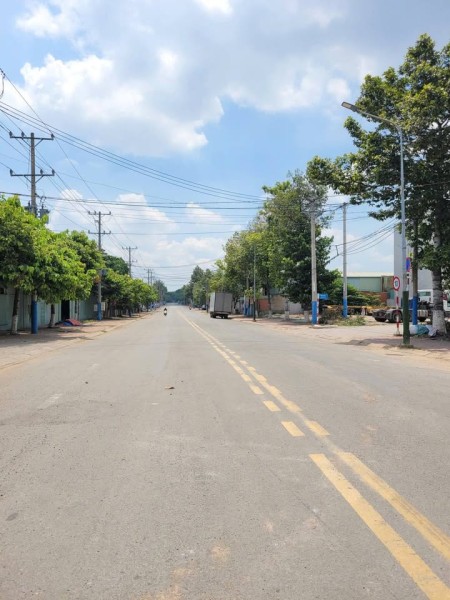 Chính chủ cần bán lô đất 300m2 ngay mặt tiền đường nhựa vị trí sau lưng ủy ban xã minh thành