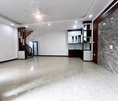 Nhà mới koong tại Thạch Bàn - Ôtô đỗ cổng - Thoáng sáng - Giá tốt