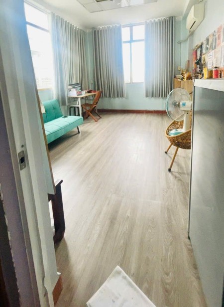 phòng ngay mặt tiền đường quận 1, đầy đủ nội thất