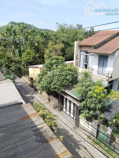 BÁN NHÀ 4 TẦNG ĐẸP NHƯ KHÁCH SẠN MẶT TIỀN NGUYỄN HỮU CẢNH, HUẾ
