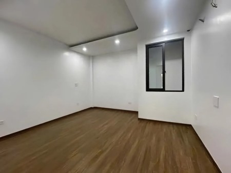 Siêu phẩm Hoàng Cầu, Đống Đa, 7 tầng thang máy mới xây, ô tô đỗ cửa, ngay sát phố
