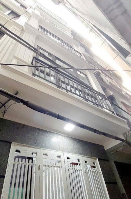 Bán gấp nhà Cầu Giấy, ô tô đỗ cổng, ngõ rộng thoáng, 5 tầng, giá nhỉnh 12 tỷ