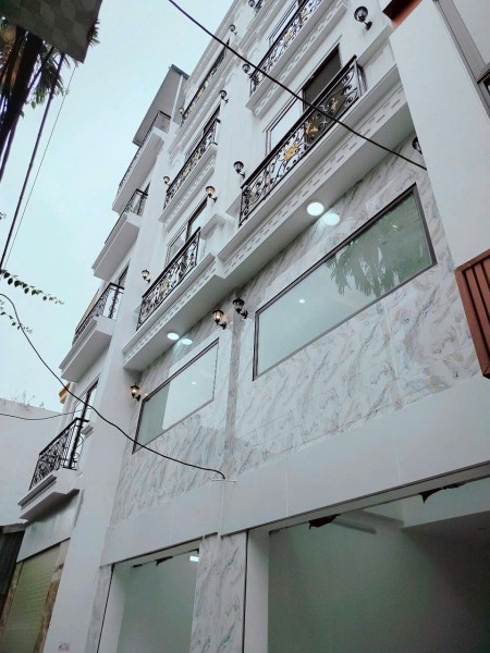 Chính chủ bán nhà 5 tầng đẹp Long Biên – Gần trường học, giao thông tiện, giá chỉ 6,15 tỷ!