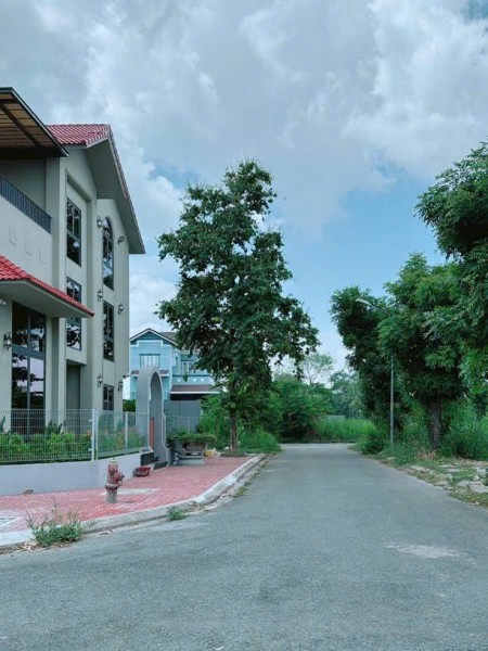Bán GẤP nền nhà phố KDC 13E - 100m2 đường lớn 20m giá 5 Tỷ 2 hướng Tây Bắc view đẹp