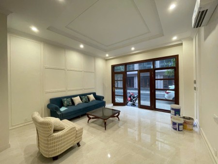 Cần cho thuê căn biệt thự,San hô, view công viên giá rẻ hướng Đông nam Vinhomes.giá 7TR500