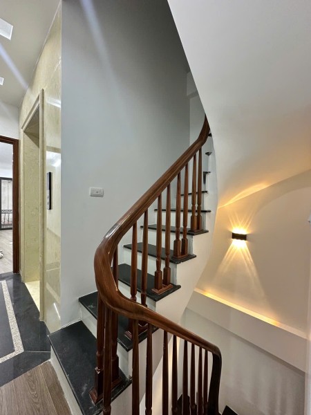 5 tầng mới xây trung tâm quận Đống Đa, cách ô tô tránh 20m, cách mặt phố 70m, hơn 10 tỷ