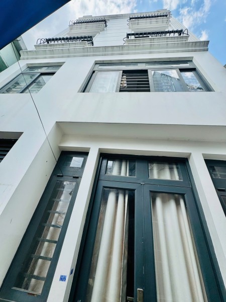 Quận 3, HXH, nhà mới, khu trung tâm, chính chủ bán GẤP giá chỉ 10.5 TỶ