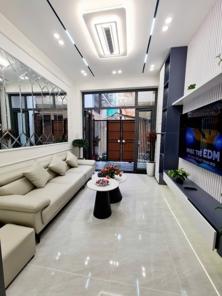 Bán nhà siêu vip phố Đội Cấn – 39m² chỉ 9.6 tỷ – Full nội thất, dọn vào ở ngay!