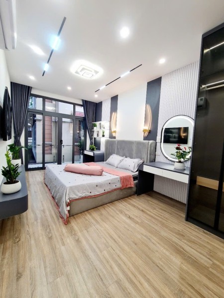 BÁN NHÀ SIÊU VIP PHỐ ĐỘI CẤN – 39m2 CHỈ 9.6 TỶ – FULL NỘI THẤT, DỌN VÀO Ở NGAY!